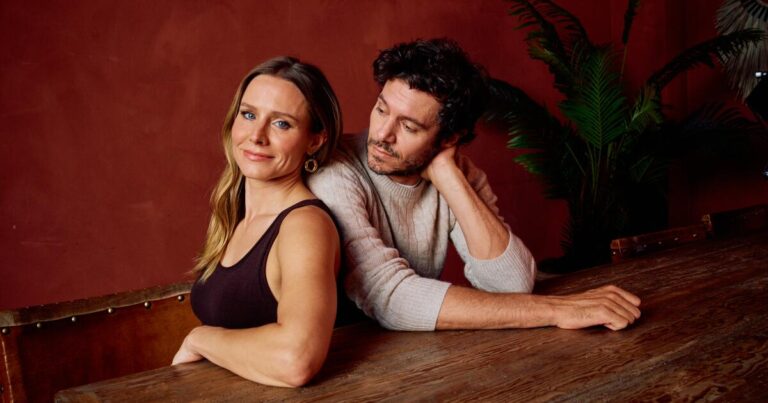 urlhttps3A2F2Fcalifornia times brightspot.s3.amazonaws.com2Fbb2Fbd2F6190daea4cefa7a1ce0e505012852F1473152 et nobody wants this adam brody and kristen bell 014