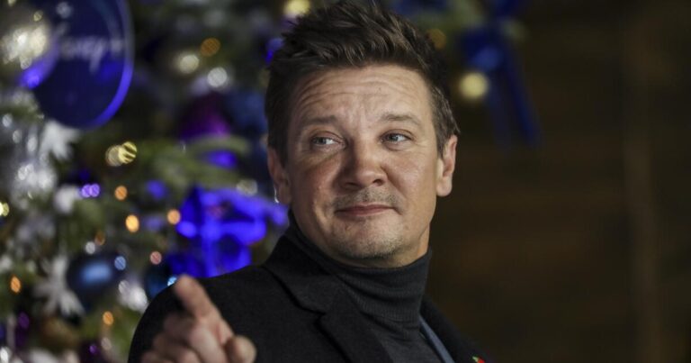 urlhttps3A2F2Fcalifornia times brightspot.s3.amazonaws.com2F172F302F1c74986e4905a3a70e27b5c0275d2Fpeople jeremy renner 30687