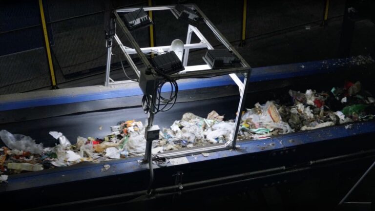 1 recycling robots use ai to sort waste 24 7