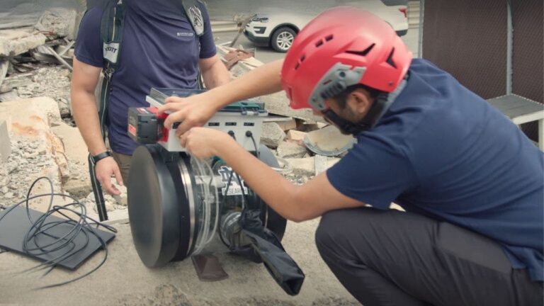 1 soft growing robot helps rescuers find survivors