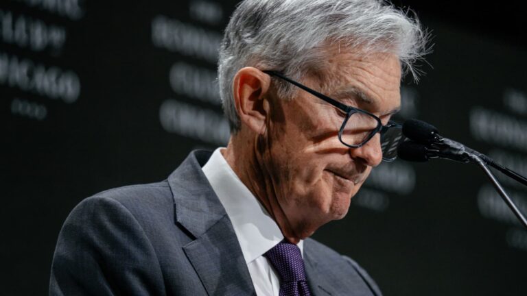 108133289 1744892513995 gettyimages 2209989617 POWELL CHICAGO