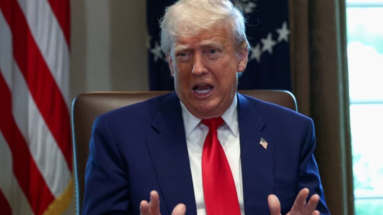 108138883 17460353742025 04 30t173700z 151259853 rc2h8eac1uzs rtrmadp 0 usa trump